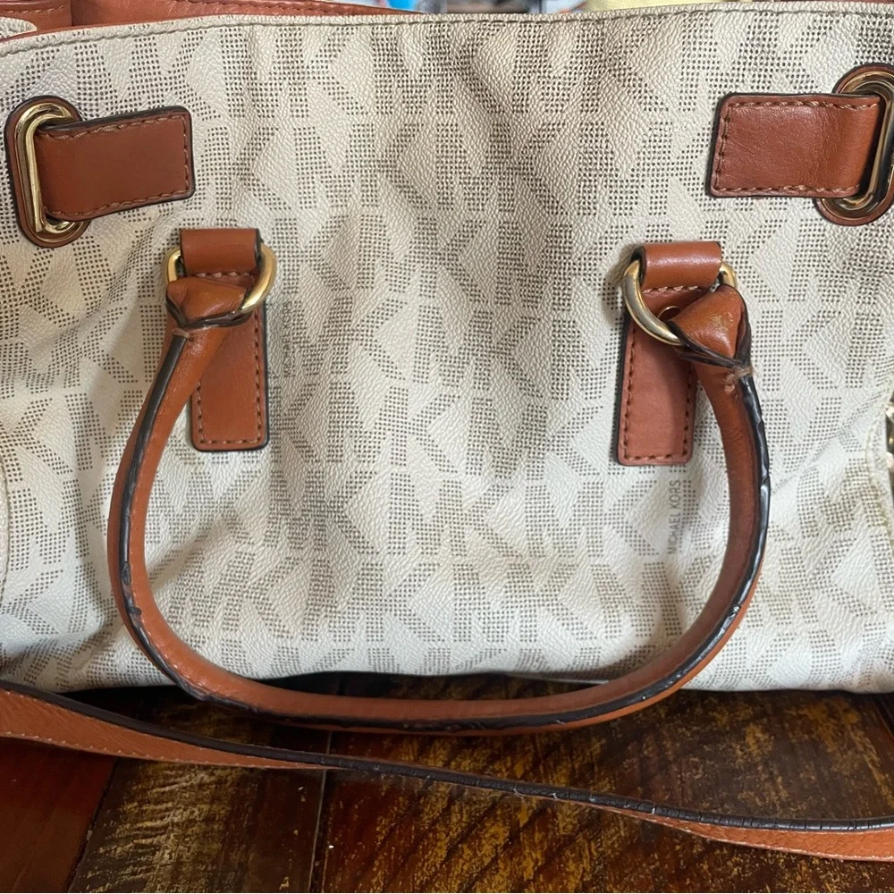 Michael Kors Handbag - Picture 2 of 6